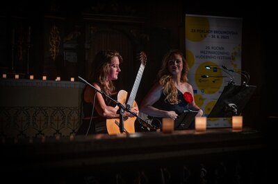 Ester Pavlů, Barbora Kubíková 