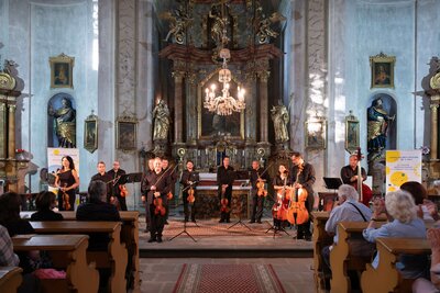 Za poklady Broumovska, Orchestr Beliczay