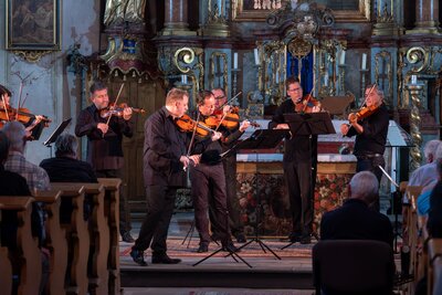 Za poklady Broumovska, Orchestr Beliczay - sólisté Jozef Horváth, Július Horváth