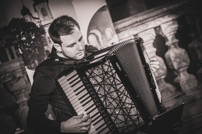 Za poklady Broumovska, Duo Minerva