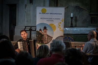 Za poklady Broumovska, Duo Minerva