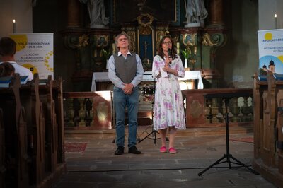 Umělecká ředitelka festivalu Tereza Kramplová a starosta Vernéřovic Tomáš Havrlant