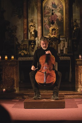 Violoncellista Jiří Bárta, rezidenční umělec festivalu. 
