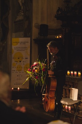 Violoncellista Jiří Bárta, rezidenční umělec festivalu. 