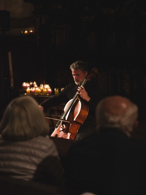 Violoncellista Jiří Bárta, rezidenční umělec festivalu. 