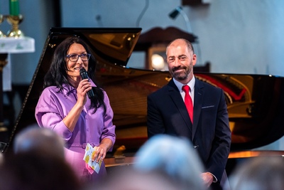 Ředitelka festivalu Tereza Kramplová a starosta Police nad Metují Jiří Beran. 