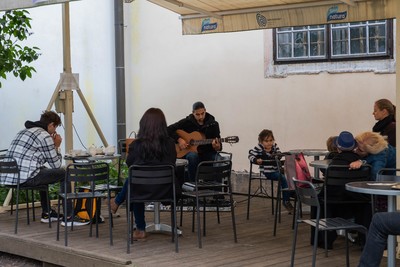Koncert Alexandra Glize v klášterní kavárně