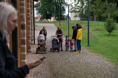 Představení Naivního divadla Liberec v klášterním Dřevníku.