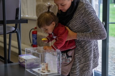 Představení Naivního divadla Liberec v klášterním Dřevníku.