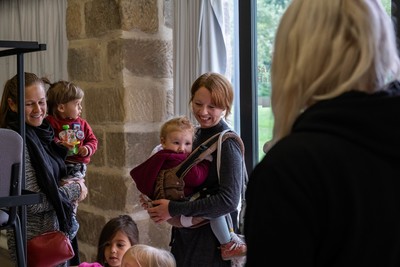 Představení Naivního divadla Liberec v klášterním Dřevníku.