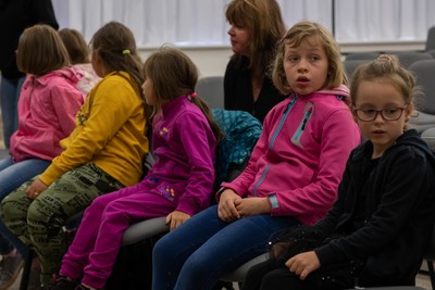 Představení Naivního divadla Liberec v klášterním Dřevníku.