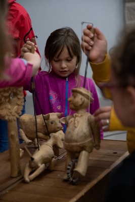 Představení Naivního divadla Liberec v klášterním Dřevníku.