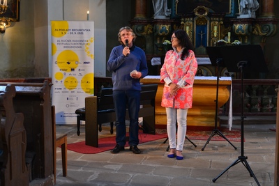 Starosta obce Vernéřovice Tomáš Havrlant a ředitelka festivalu Tereza Kramplová