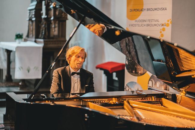 2020 |  Ivo Kahánek, Nora Lubbadová