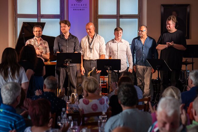  JAZZ ON SCREEN  | The Loop Jazz Orchestra, sólisté