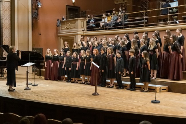 Pěvecký sbor Zvonky – Praha a dívčí komorní sbor Abbellimento