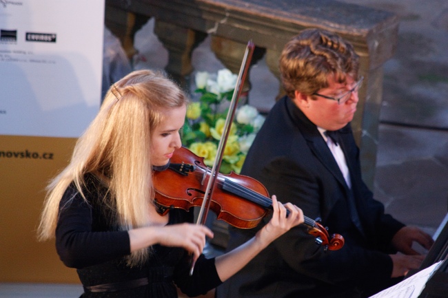 2012 | Julie Svěcená, Václav Mácha