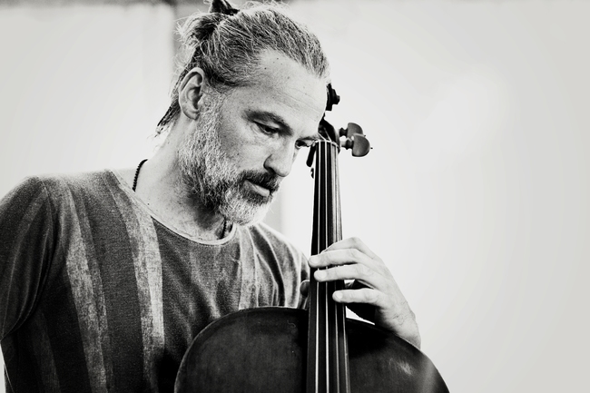 Bachovská noc v broumovském klášteře za svitu svíček