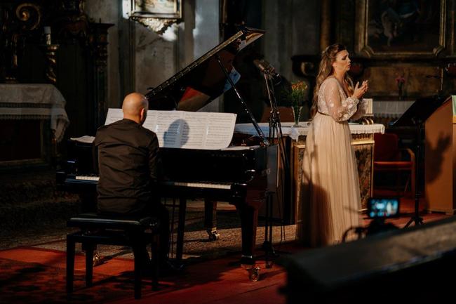 2020 | Ester Pavlů, Roman Hoza, Ahmad Hedar